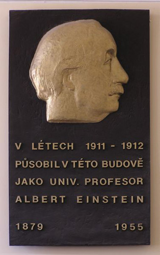 Plaketa Alberta Einsteina v Praze - kliknutm zavete toto okno