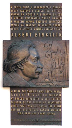 Plaketa Alberta Einsteina v Praze - kliknutm zavete toto okno